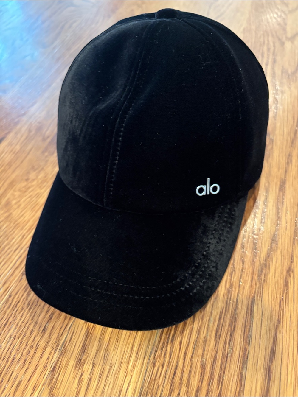 ALO Yoga Velvet Off-Duty Cap